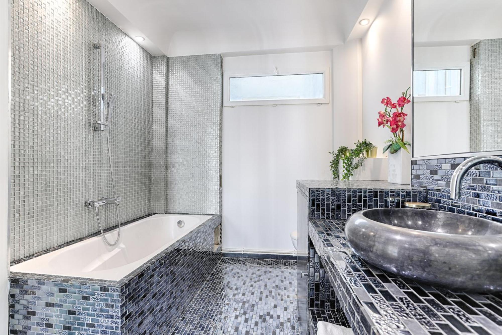 Duplex A Deux Pas Des Champs Elysee Appartement Paris