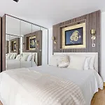 Duplex A Deux Pas Des Champs Elysee