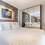 Duplex A Deux Pas Des Champs Elysee