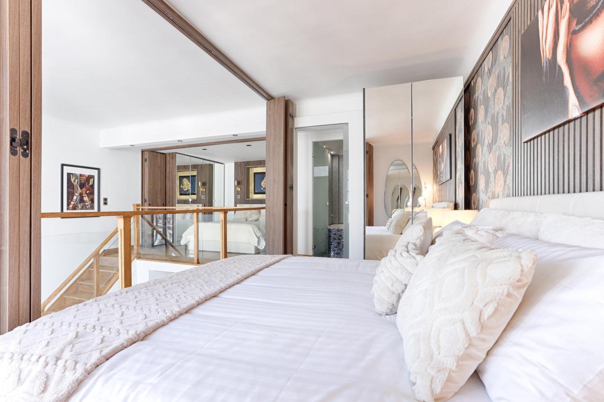 Duplex A Deux Pas Des Champs Elysee Paris