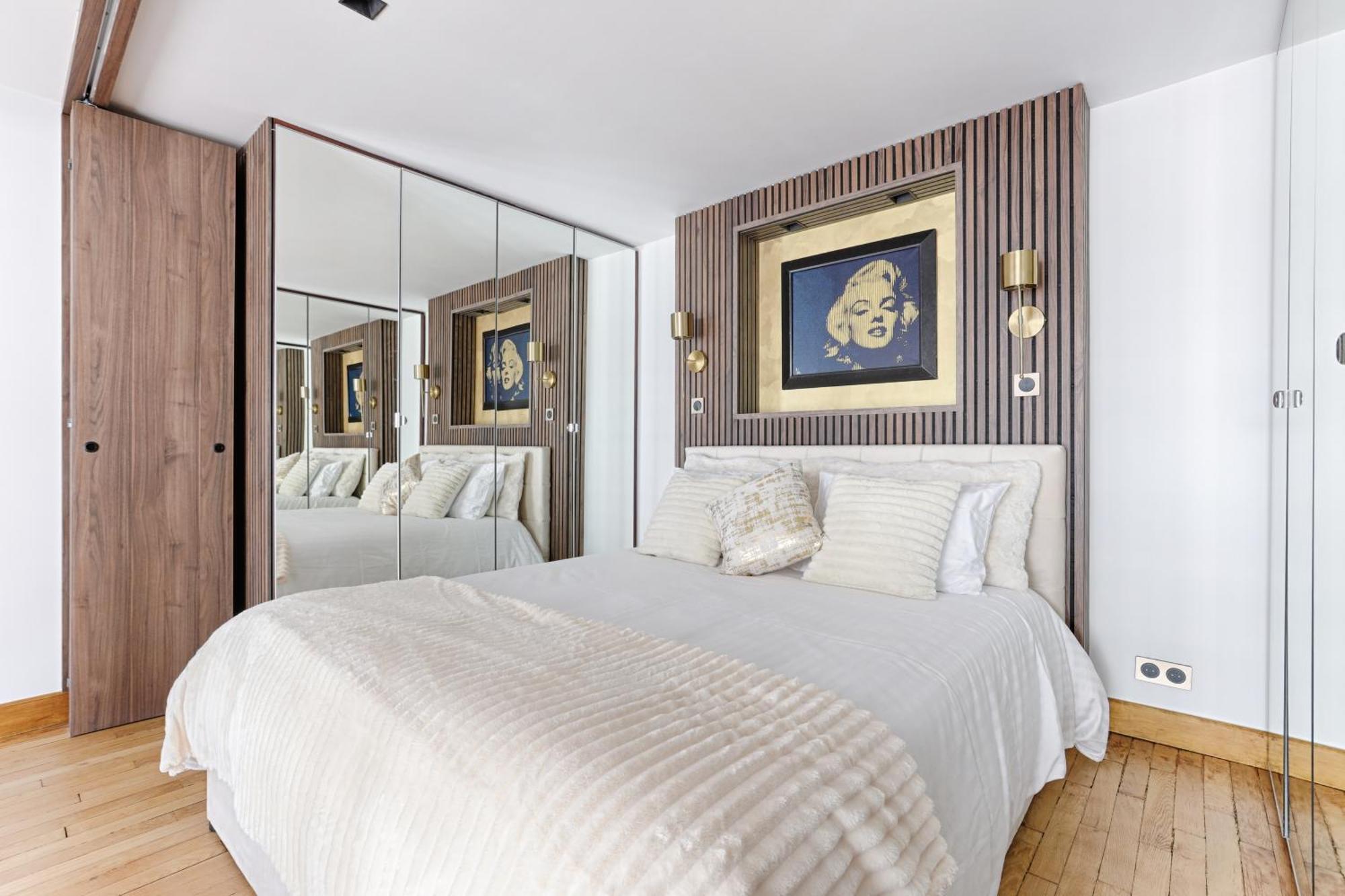 Duplex A Deux Pas Des Champs Elysee Paris